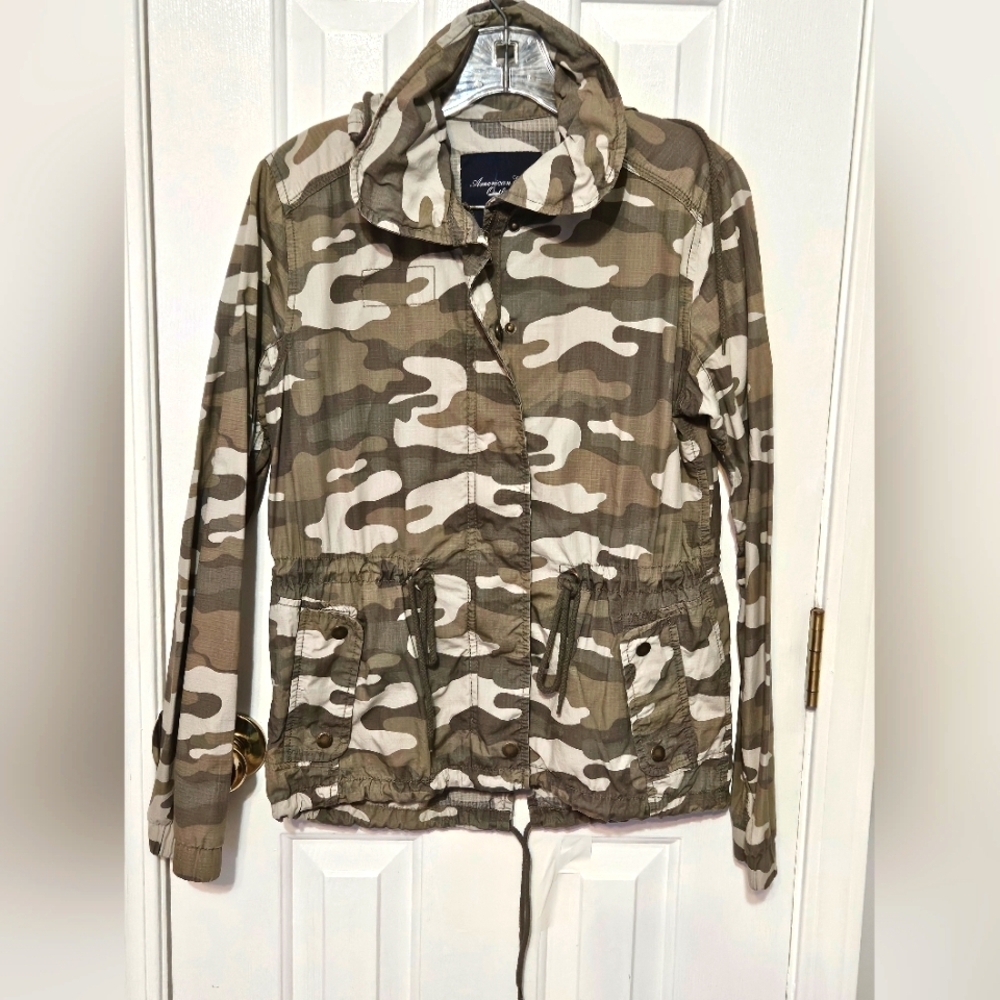 American Eagle Outfitters Camo Jacket Size Medium
